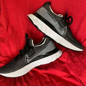 Nike Epic React Flyknit running Shoes